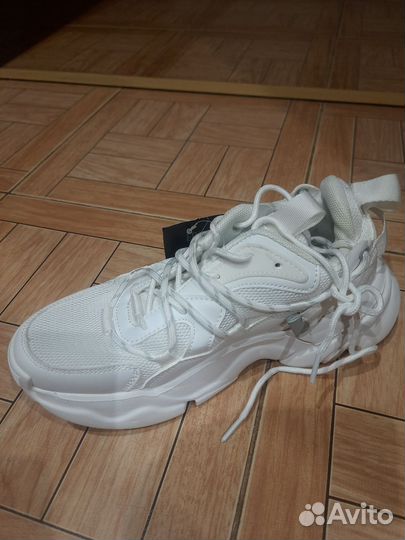 Кроссовки женские 38 размер новые