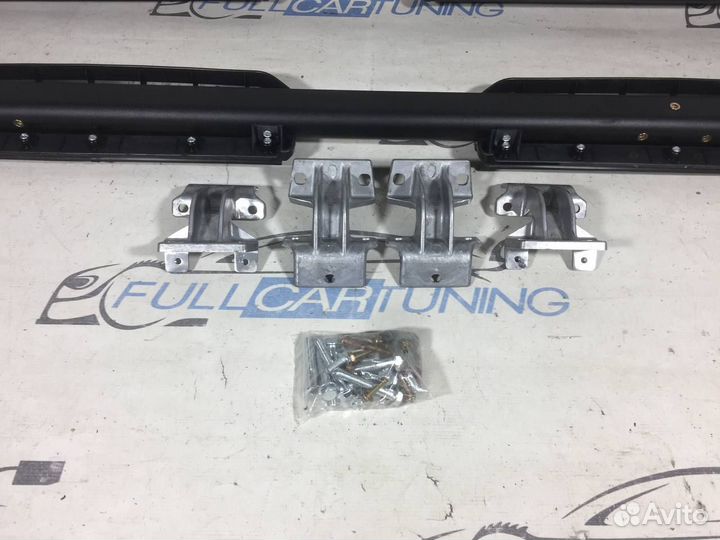 Land Rover Defender Пороги подножки штатные 2019