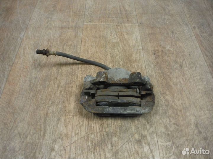 Суппорт задний правый Ssang Yong Musso 2000