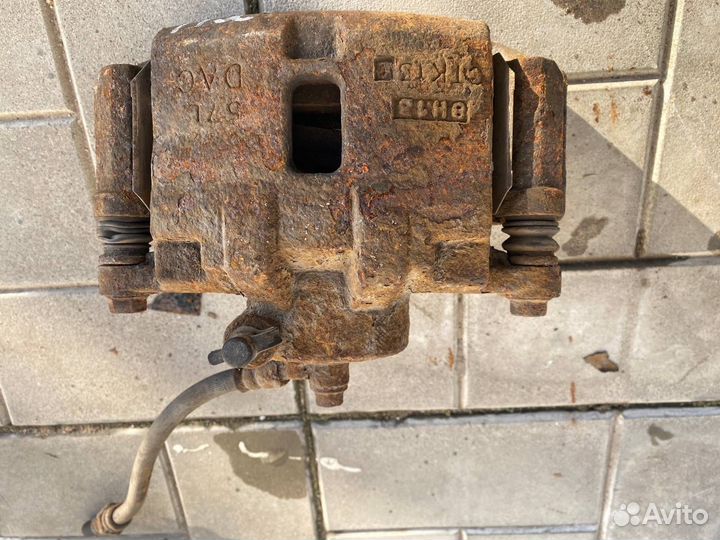 Тормозной суппорт передний левый Chevrolet Epica