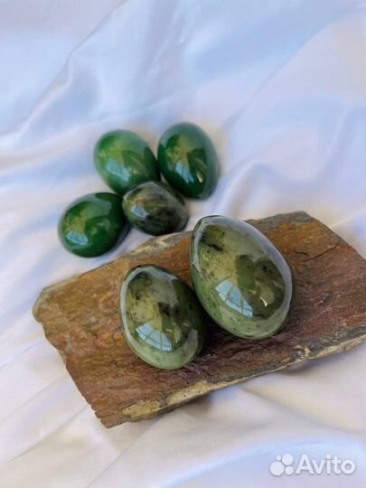 Нефритовые яйца