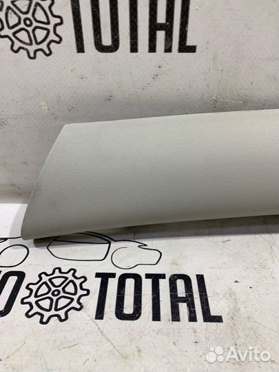 Накладка стойки передняя левая Nissan Terrano D10