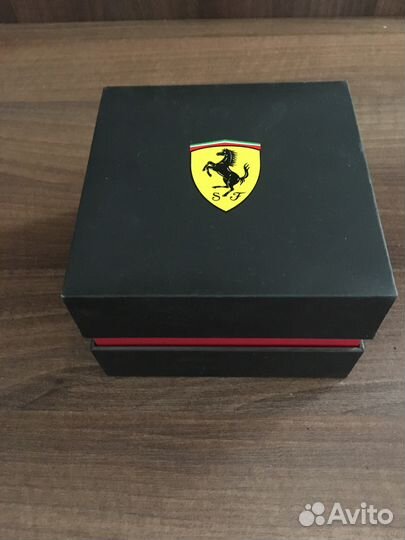 Часы Ferrari Scuderia