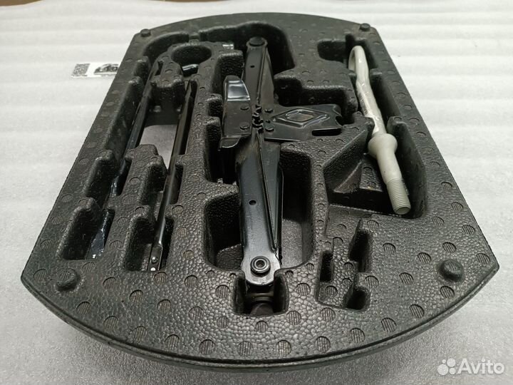 Набор инструментов штатный Jeep Grand Cherokee