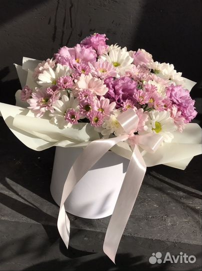 Цветы в шляпной коробке Композиция Живые Цветы