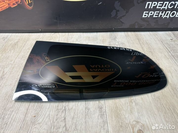 Стекло задней правой двери Peugeot 107