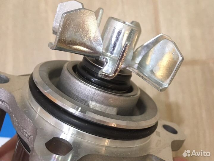 Водяной насос помпа