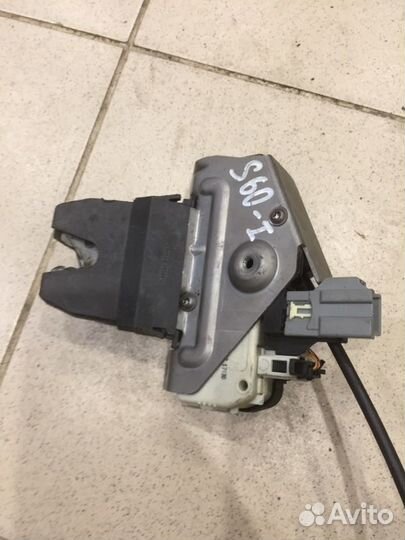 Замок крышки багажника Volvo S60 1 B5244