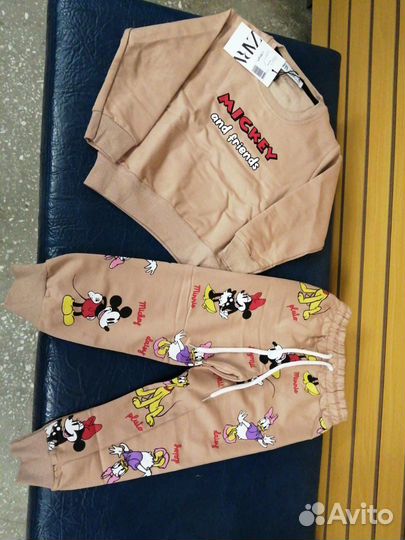 Продам костюмы