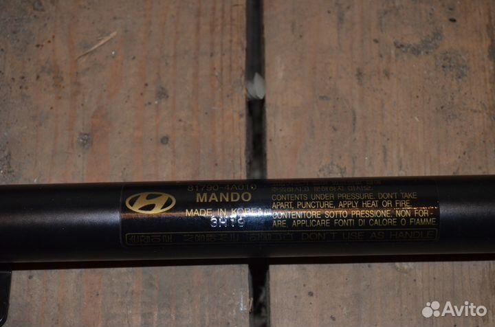 Hyundai Starex H-1 Стойка двери багажника