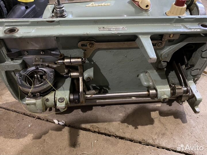 Швейная машинка на запчасти LADA-238