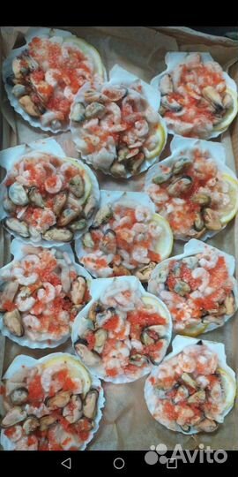 Ассорти коктель из морепродуктов на ракушке