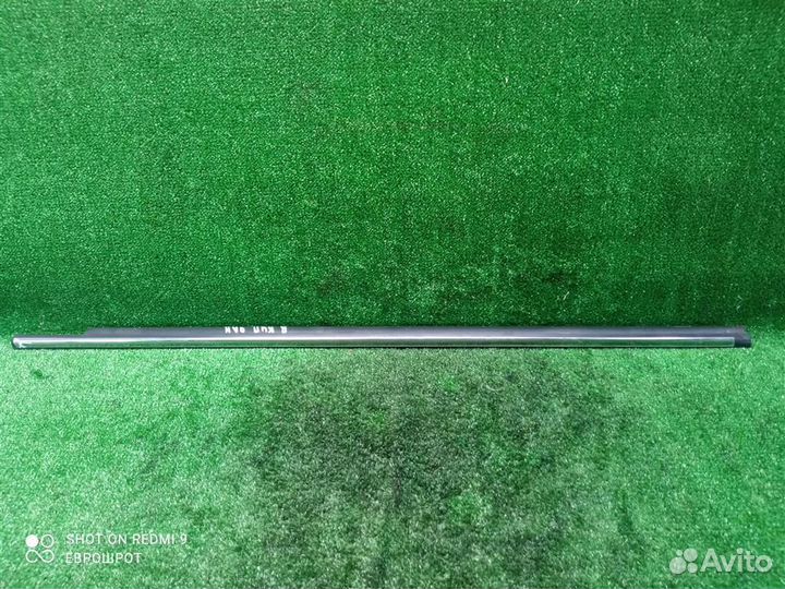 Накладка стекла переднего правого Opel Astra H (2