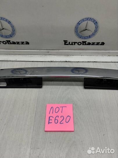Молдинг крышки багажника Mercedes W251