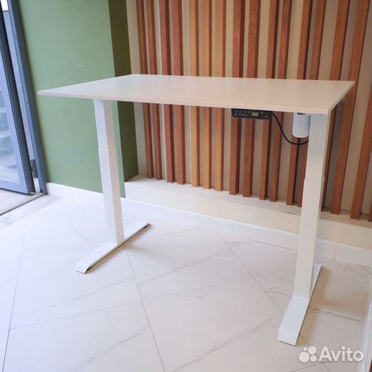 Стол с электроприводом. Управляется Алисой