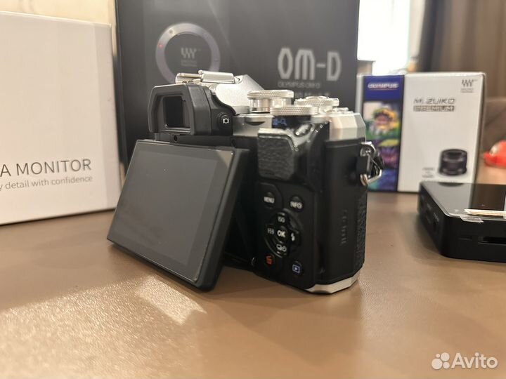 Olympus OM-D E-M10 Mark III (как новый) + 25/1.8