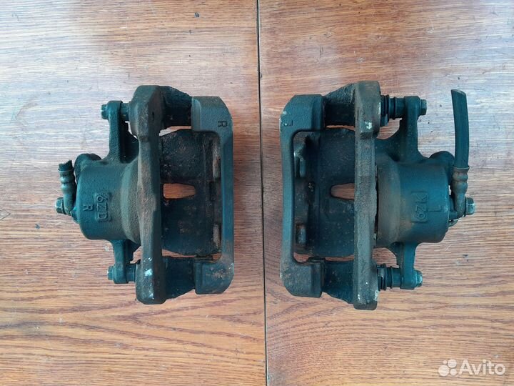 Суппорт передний Toyota Auris 150