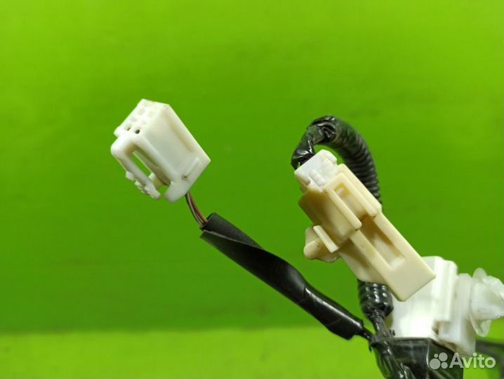 Проводка крышки багажника Toyota Yaris XP90 1KR