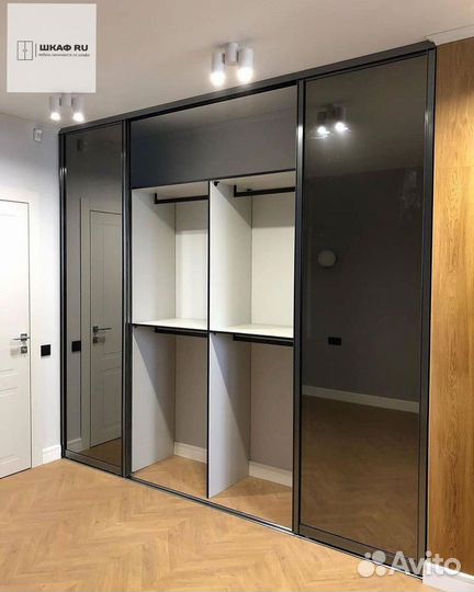 Шкаф купе с зеркалом