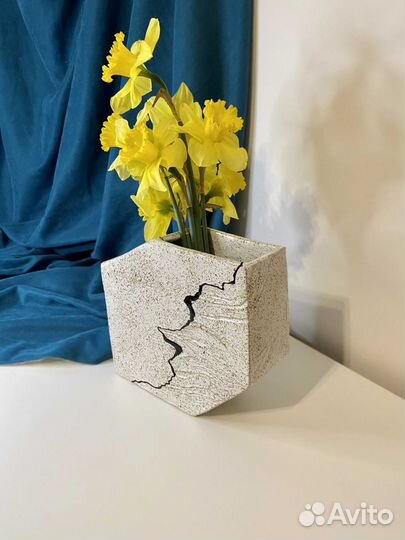 Интерьерная ваза из каменной массы 20 см