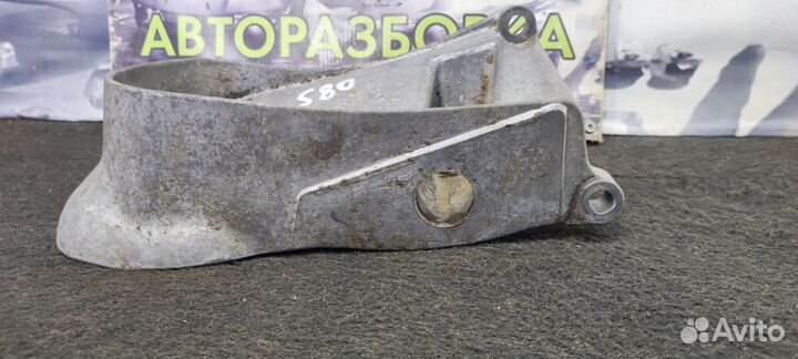 Задний кронштейн двигателя Volvo S80