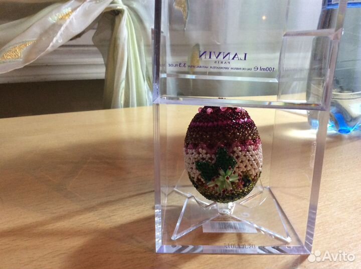 Пасхально яйцо из бисера и подставка под него