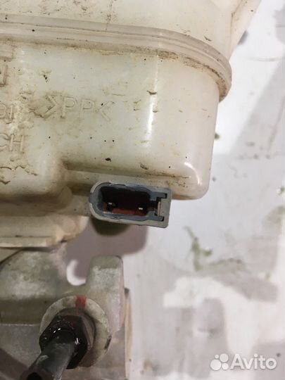 Главный тормозной цилиндр В сборе С бачком