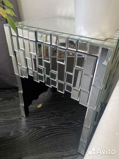 Тумба прикроватная