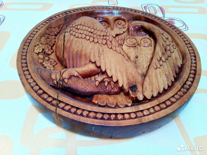 Резное деревянное панно 