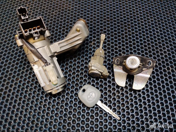 Замок зажигания личинки toyota corolla e120