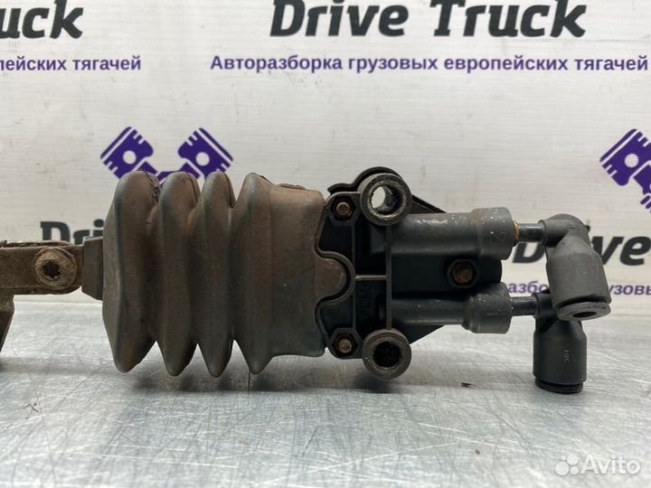 Кран уровня пола кабины Renault Magnum DXI13