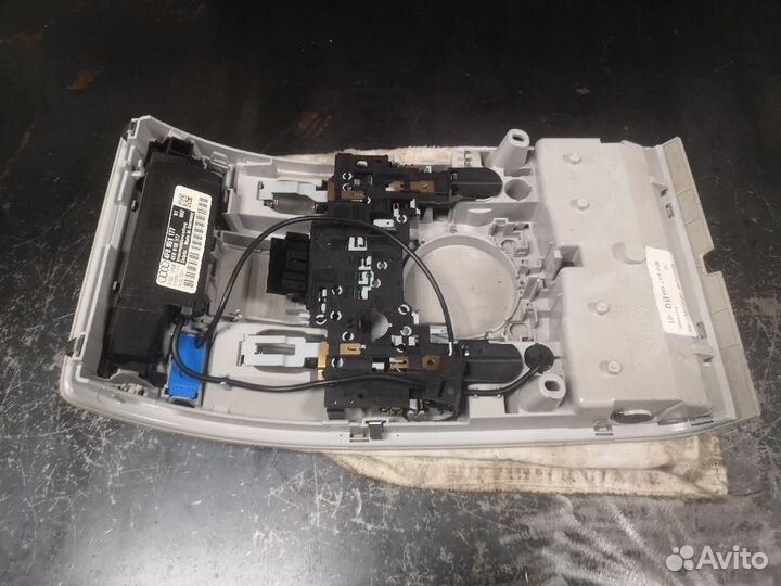 Плафон фонарь салона Audi A6 C6