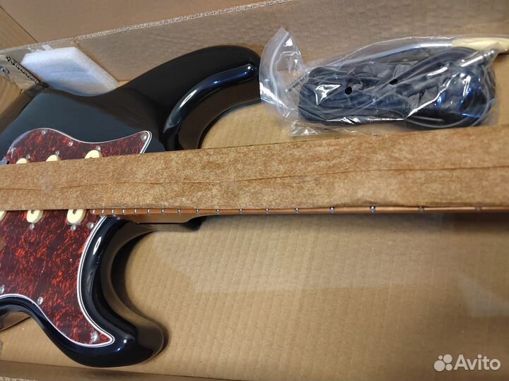 Электрогитара шестиструнная