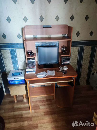 Компьютер и стол