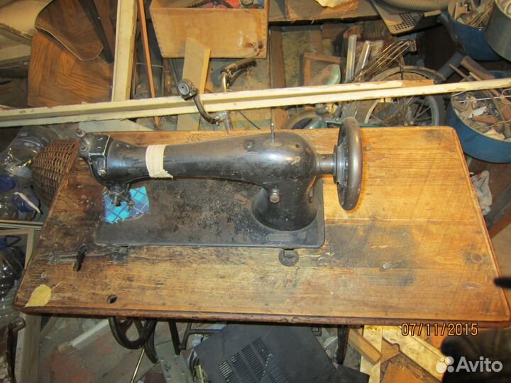 Ножная швейная машинка 