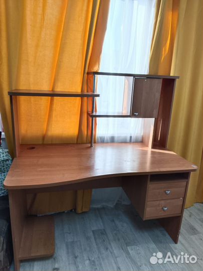 Офисная мебель стол