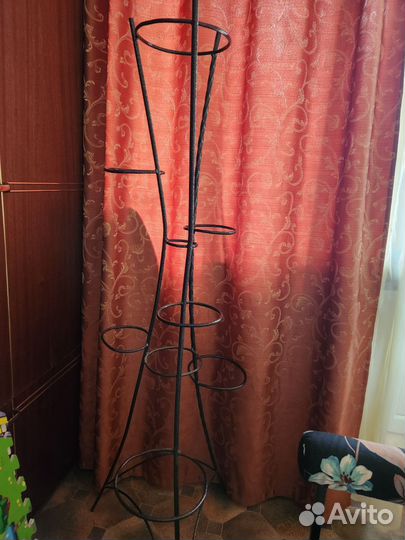 Подставка для цветов металлическая