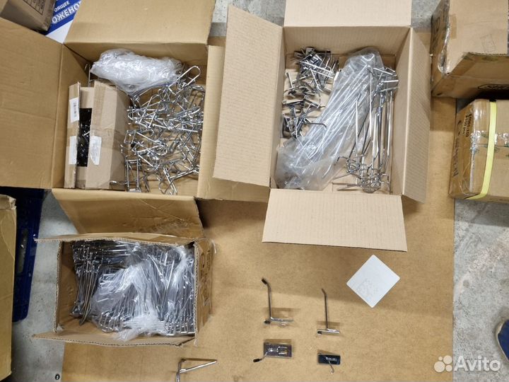 Крючки на торговую сетку и перфопанель