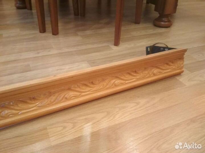 Карниз деревянный, новый