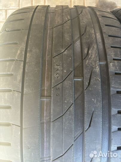 Nokian Tyres Hakka Black SUV 295/35 R21