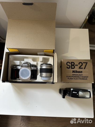 Пленочный фотоаппарат Nikon F65 kit + вспышка