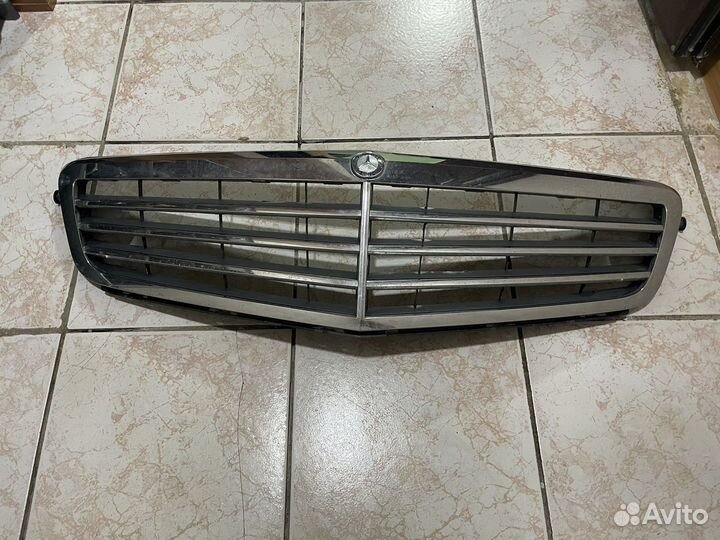 Решетка радиатора w204