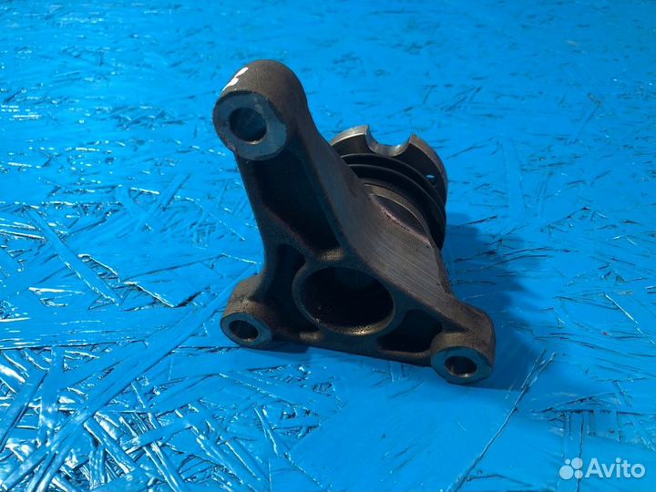 Кронштейн вискомуфты Discovery 3 L319 2.7 276DT