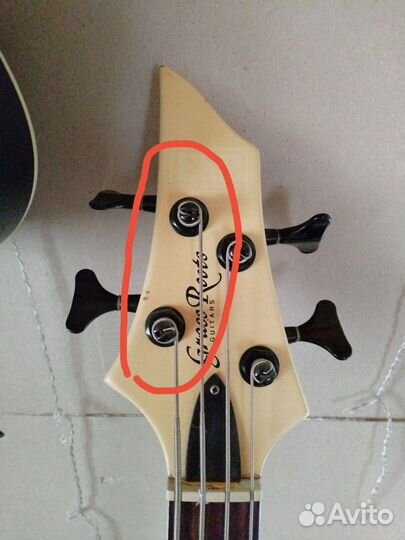 Колок для бас гитары