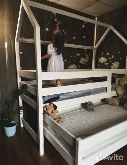 Выдвижная кровать для двоих детей из массива