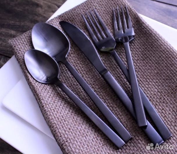 Столовые приборы черные