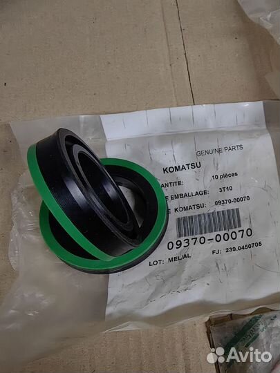 Уплотнитель натяжителя гусянки 0937000070