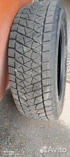 Bridgestone Blizzak DM-V2 235/65 R18