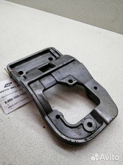 Кронштейн компрессора кондиционера Toyota Harrier