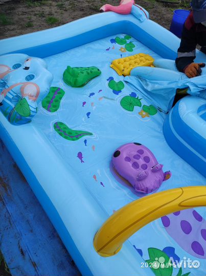 Детский надувной бассейн с горкой